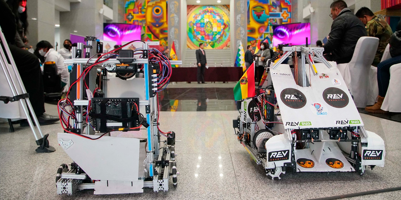 Robots que los estudiantes llevaron al First Global Challenge 2022. (Foto: Jorge Mamani)