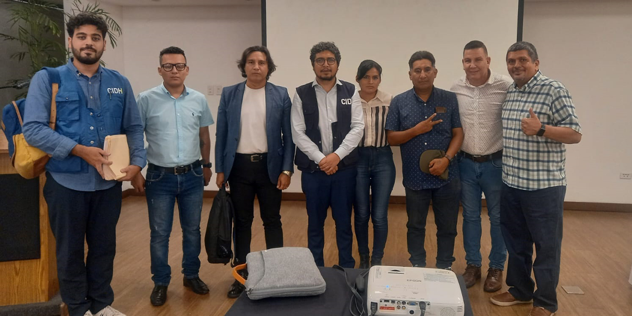 Los periodistas después de la reunión con el comité de la CIDH. (Fotos: Jeruslava Ojeda)