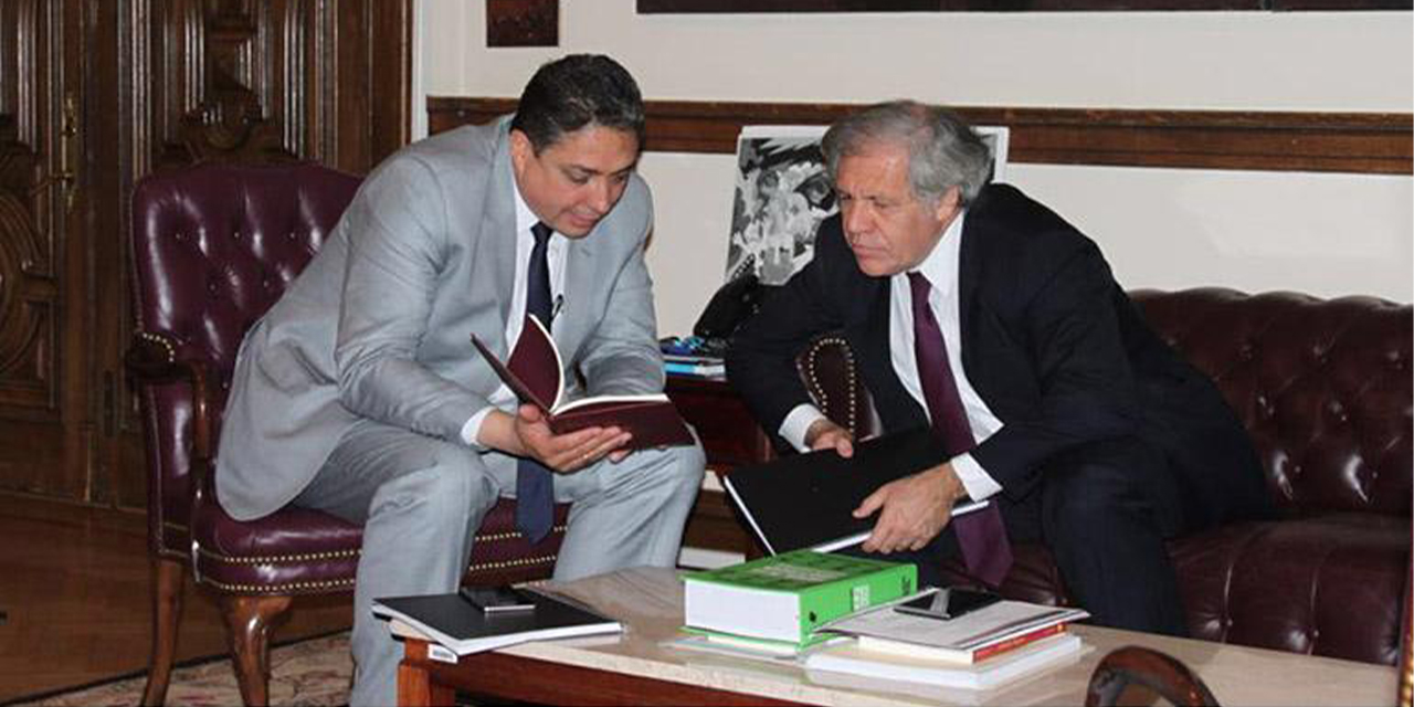 Una de las reuniones del embajador de Bolivia en la OEA, Héctor Arce, con el secretario general de esa entidad, Luis Almagro. (Foto: Archivo)