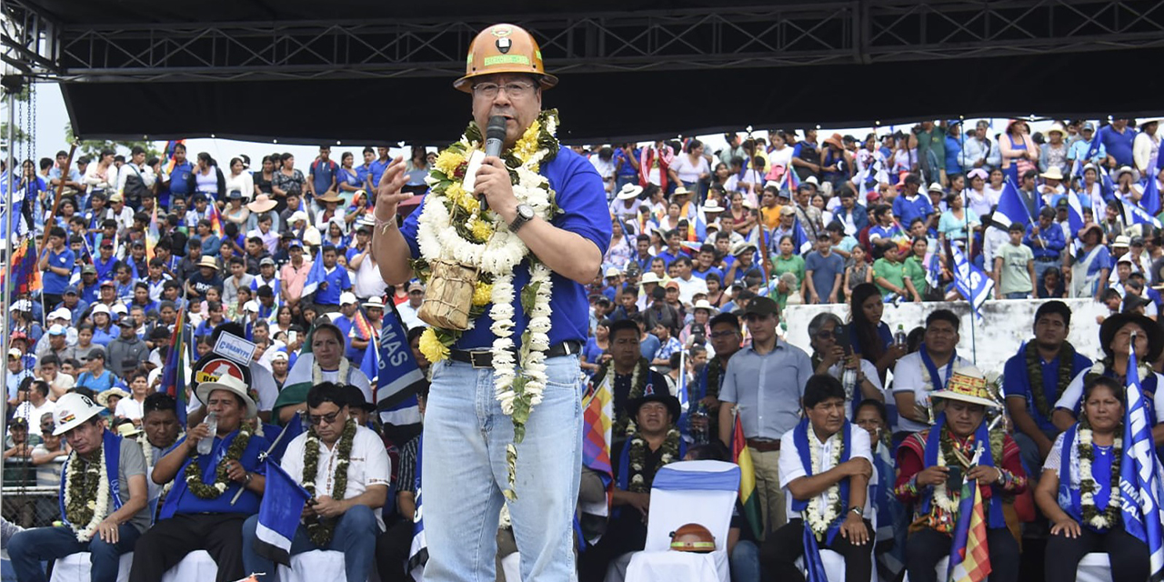 El presidente Luis Arce asistió ayer al aniversario del MAS-IPSP, en Ivirgarzama, Cochabamba. (Foto: ABI)