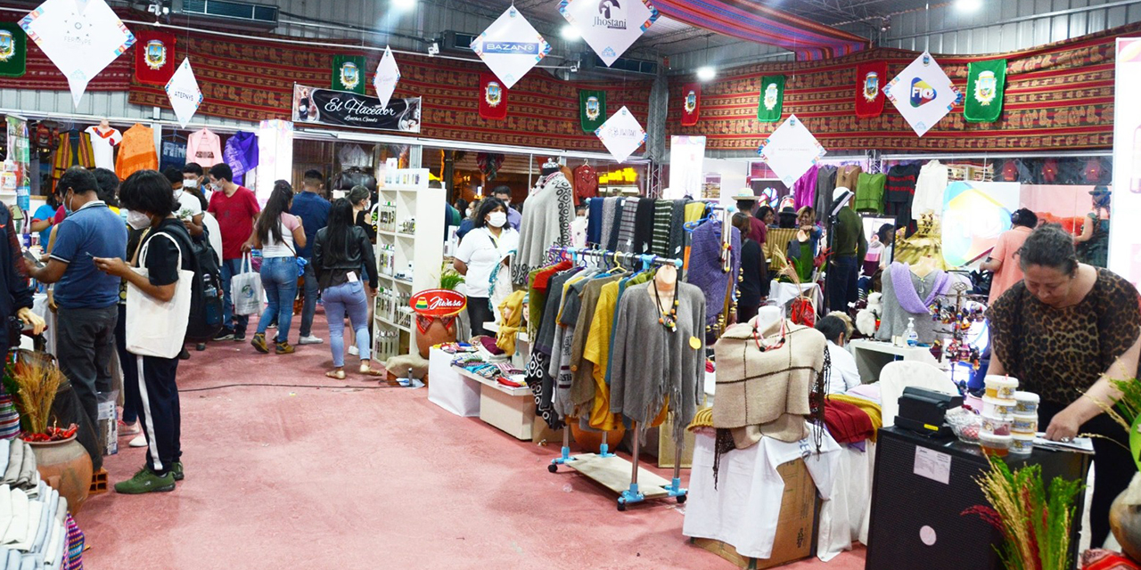 El Código de Comercio regula las relaciones jurídicas derivadas de la actividad comercial, como esta feria en Cochabamba. (Foto: El Mundo)