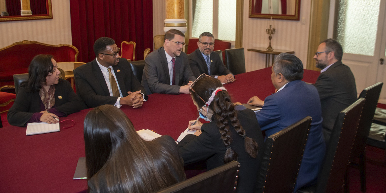 El canciller Rogelio Mayta se reunió con el subsecretario adjunto de Estados Unidos, Mark Wells. (Foto: Gonzalo Jallasi)