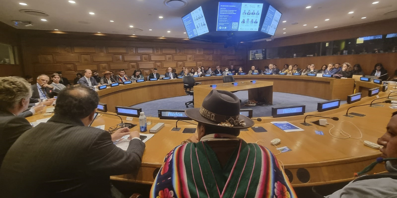 Un momento de la II Conferencia de la ONU sobre el Agua, en la que participaron dirigentes campesinos. (Foto: Presidencia)