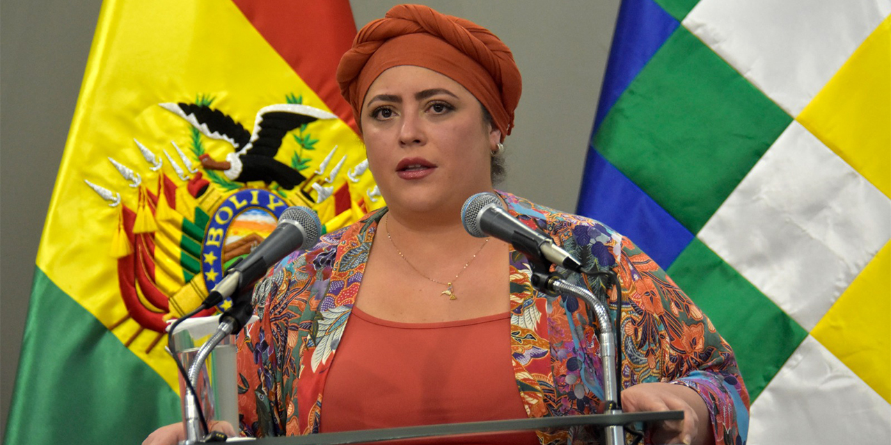 La ministra de la Presidencia, María Nela Prada, en conferencia de prensa. (Foto: Gonzalo Jallasi)