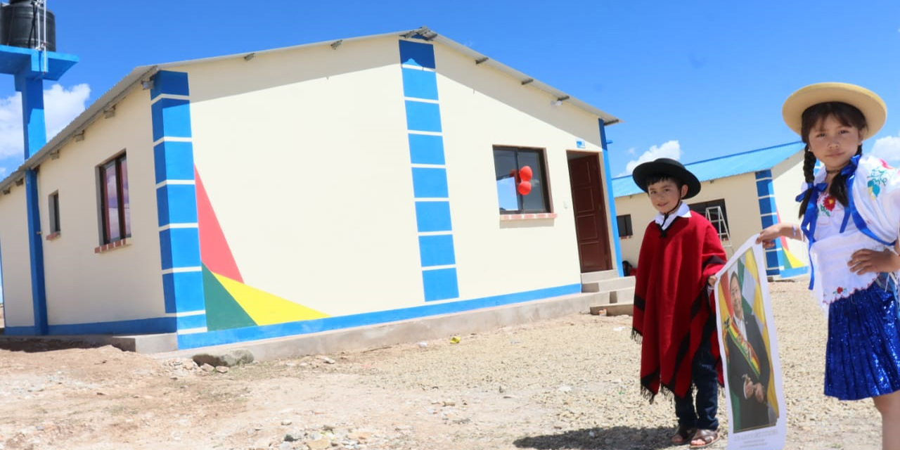 Las viviendas sociales entregadas en Yunchará. (Foto: Presidencia)