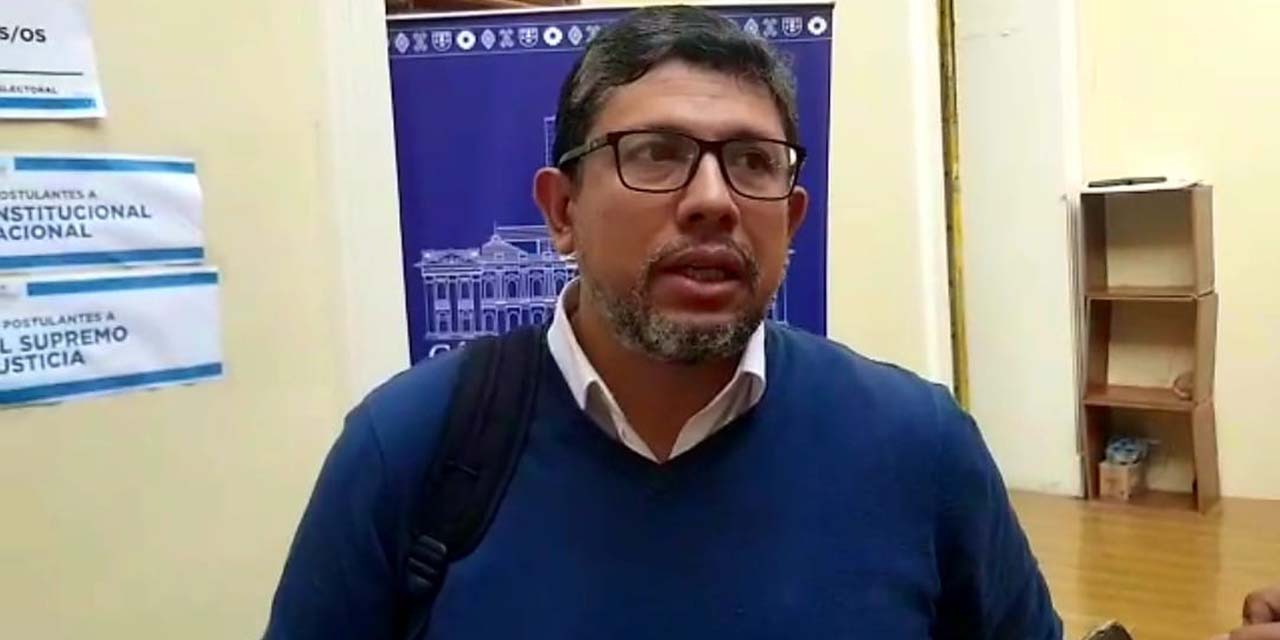 El ciudadano tarijeño, Hermes Flores Eguez, fue el primero en postularse. | Foto: Cámara de Diputados