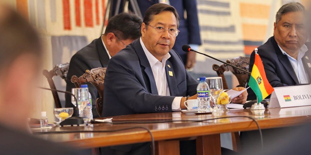 El mandatario Luis Arce durante su discurso en la cumbre presidencial instalada en Brasilia. Foto: LA/Facebook