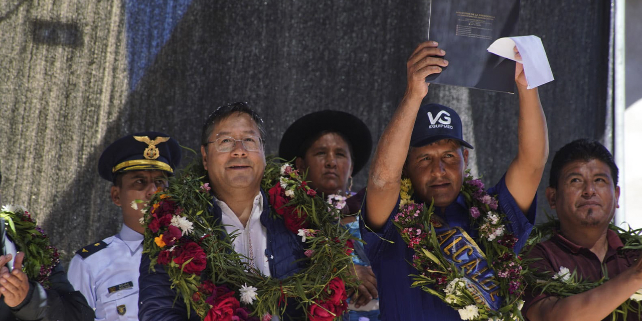 El presidente Luis Arce, junto a organizaciones sociales de Sucre. (Foto: Presidencia)