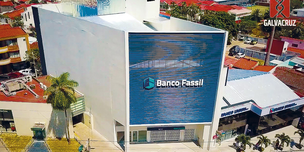 Una sucursal del Banco Fassil, que fue intervenido por problemas financieros. (Foto: Archivo)