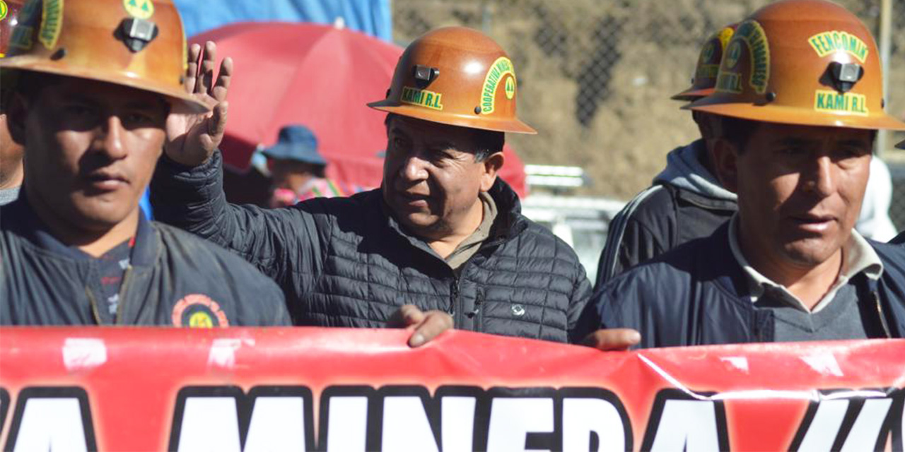 Vicepresidente Choquehuanca conmemora el Día del Trabajo junto a los mineros de Cochabamba