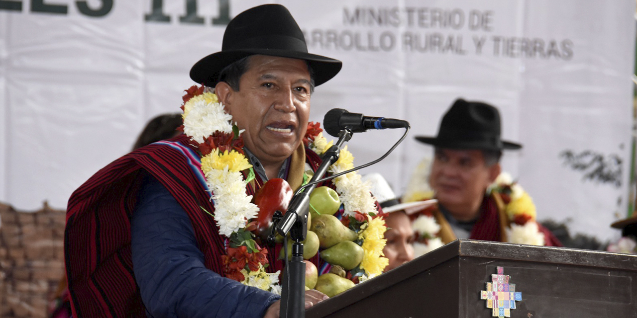 El vicepresidente David Choquehuanca en la entrega de la ley. (Foto: Gonzalo Jallasi)