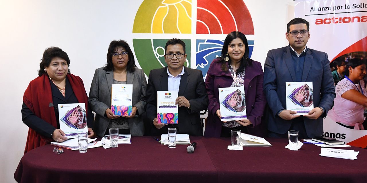 Autoridades en la presentación del informe. (Foto: Defensoría del Pueblo)