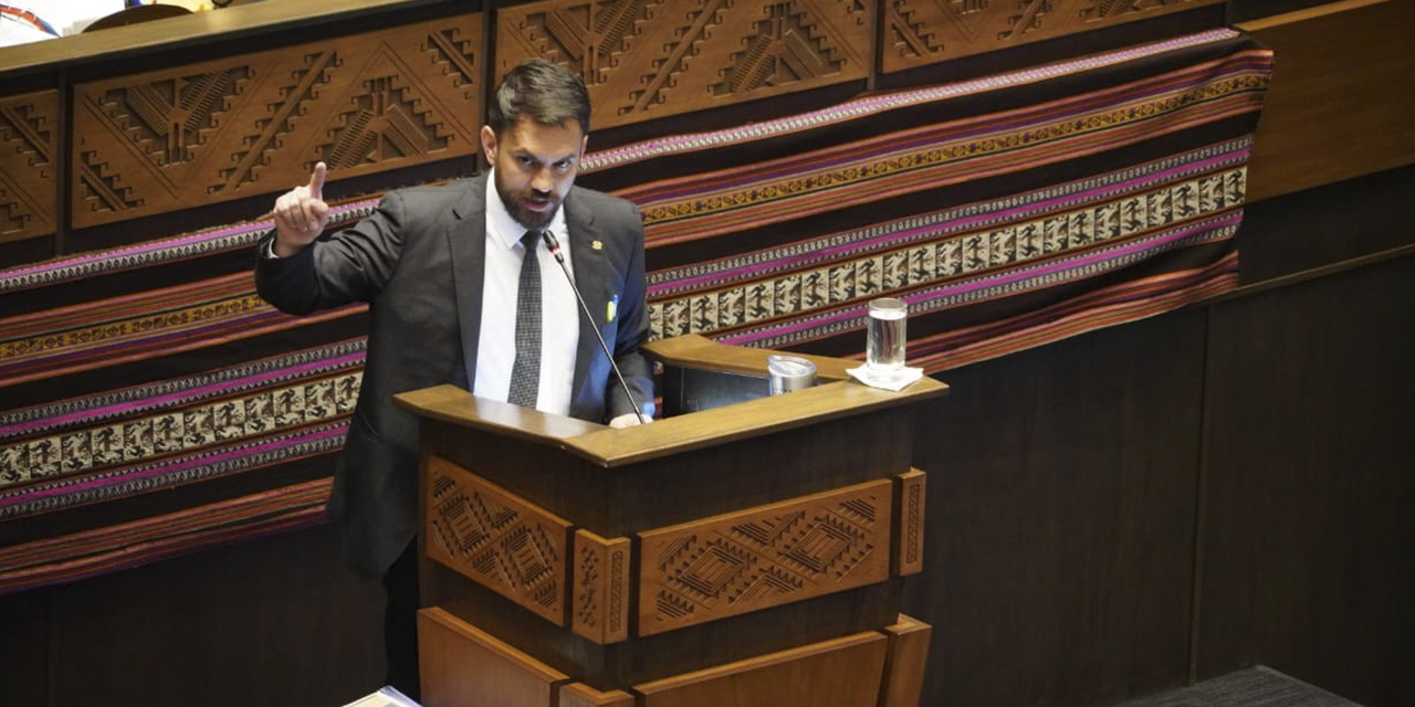 El ministro de Gobierno, Eduardo Del Castillo, en el Legislativo. (Foto: Ministerio de Gobierno)