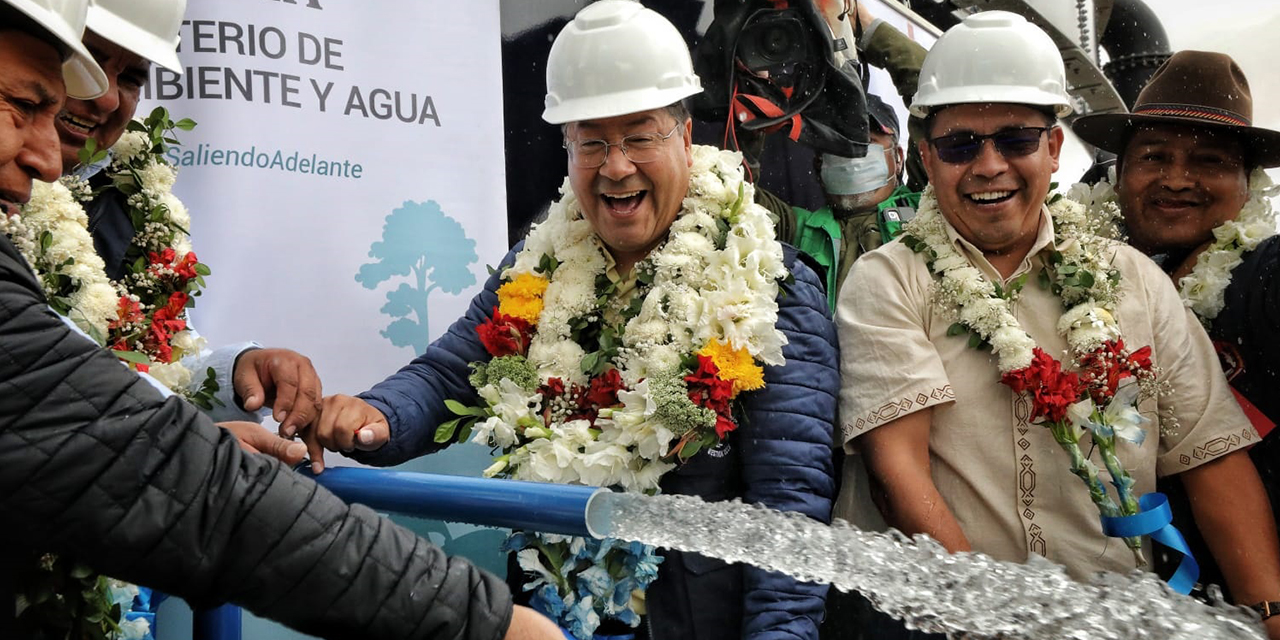 El mandatario Luis Arce entrega un sistema de agua en el municipio de Oruro. (Foto: Archivo)