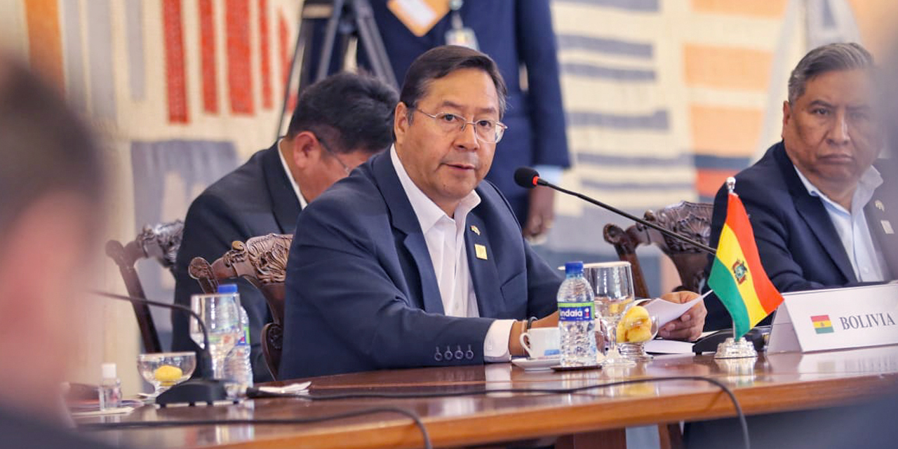 El presidente Luis Arce en su participación en la cumbre de mandatarios de América del Sur, en Brasil. (Foto: Presidencia)