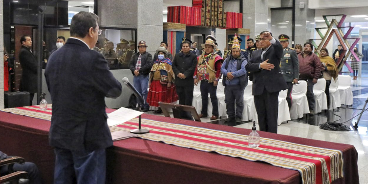 Rubén Alejandro Méndez Estrada juró ayer como nuevo ministro de Medio Ambiente y Agua. (Foto: Presidencia)