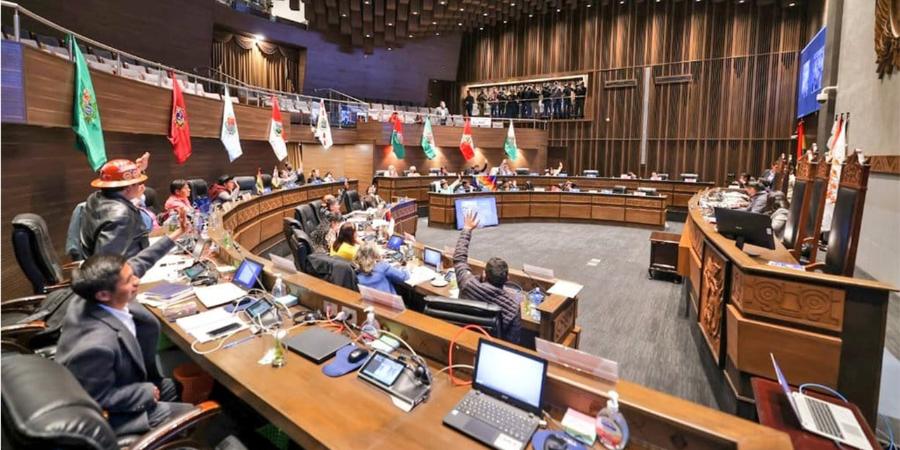 Después de la medianoche de ayer, el Senado sancionó el proyecto de ley luego de casi 10 horas de debate. (Foto: Prensa Senado)