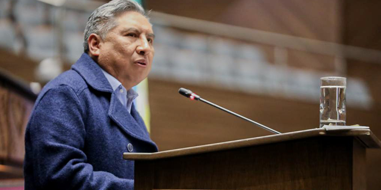 El canciller Rogelio Mayta durante su intervención en la Asamblea Legislativa Plurinacional. | Foto: Cancillería