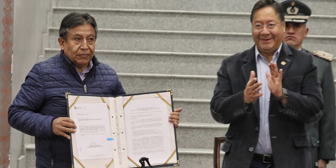 El presidente Arce y el vicepresidente Choquehuanca, en la presentación del anteproyecto.