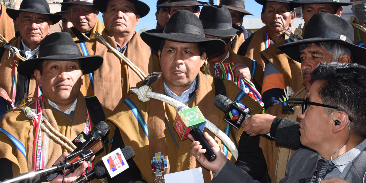 El dirigente Vicente Manrique en rueda de prensa. | Foto: ABI