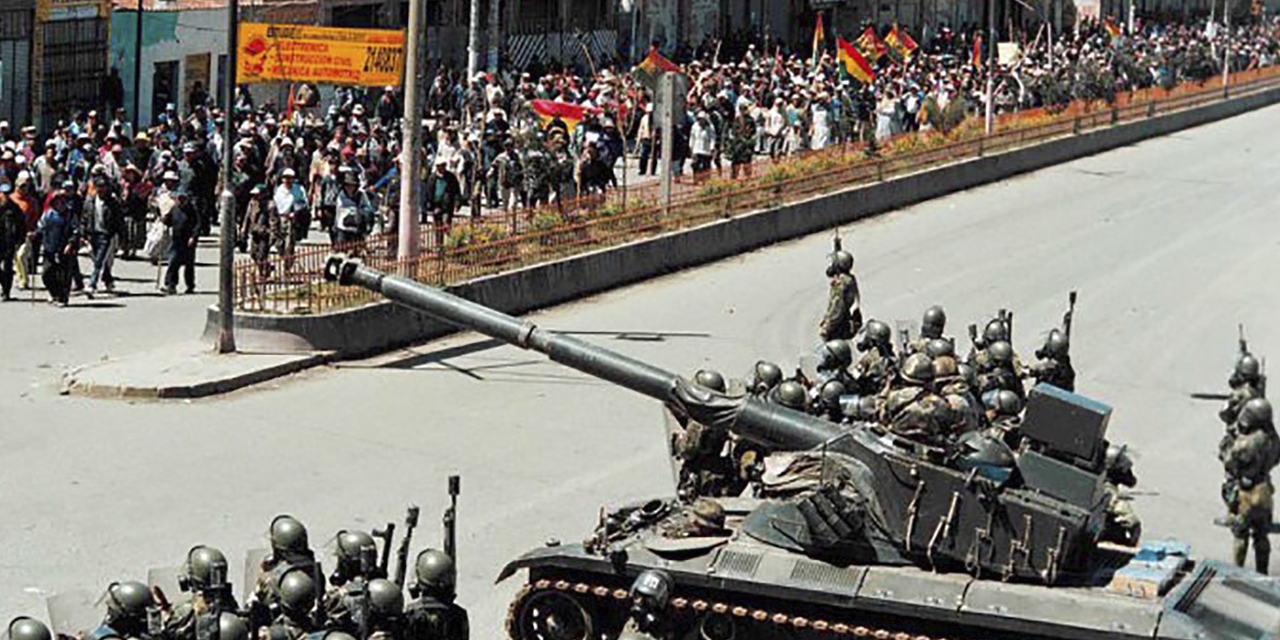 El gobierno de Goni mandó a matar con tanques a los manifestantes en 2003. (Foto: Archivo)