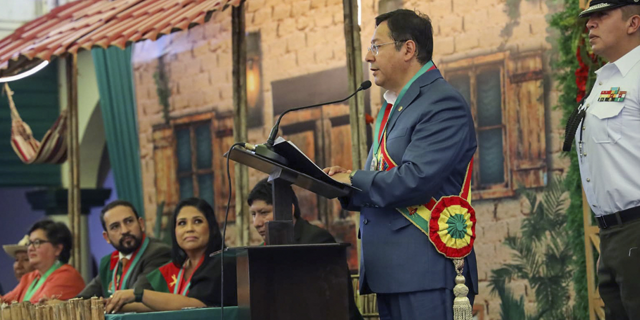 El mandatario Luis Arce participó en la sesión de honor por el aniversario de Trinidad. (Foto: Presidencia)