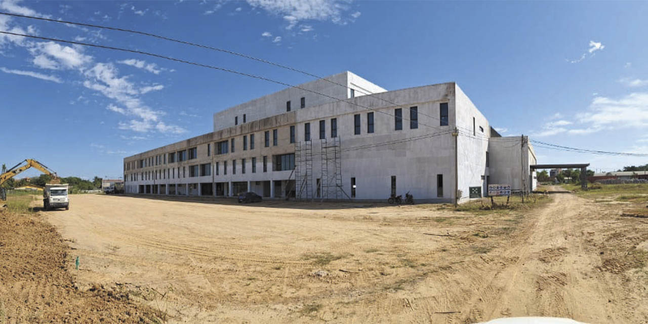 Adjudicación de una obra para la construcción de un hospital en Trinidad, Beni. (Foto: AISEM)