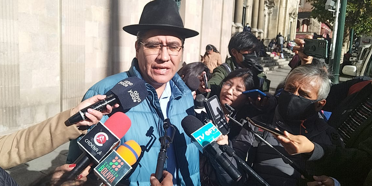 El embajador de Bolivia ante la ONU, Diego Pary. en rueda de prensa en La Paz. | Foto: Gonzalo Jallasi