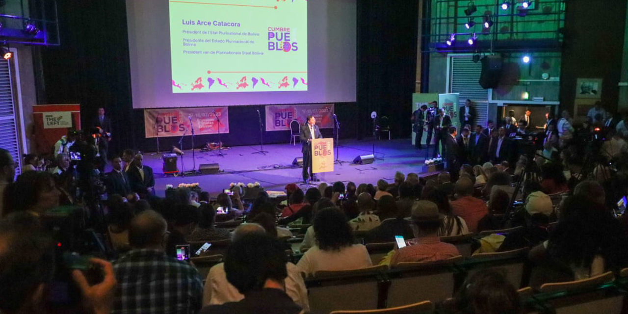 El presidente Luis Arce durante su participación en la Cumbre de los Pueblos en Bruselas, Bélgica. Foto: Comunicación Presidencial.