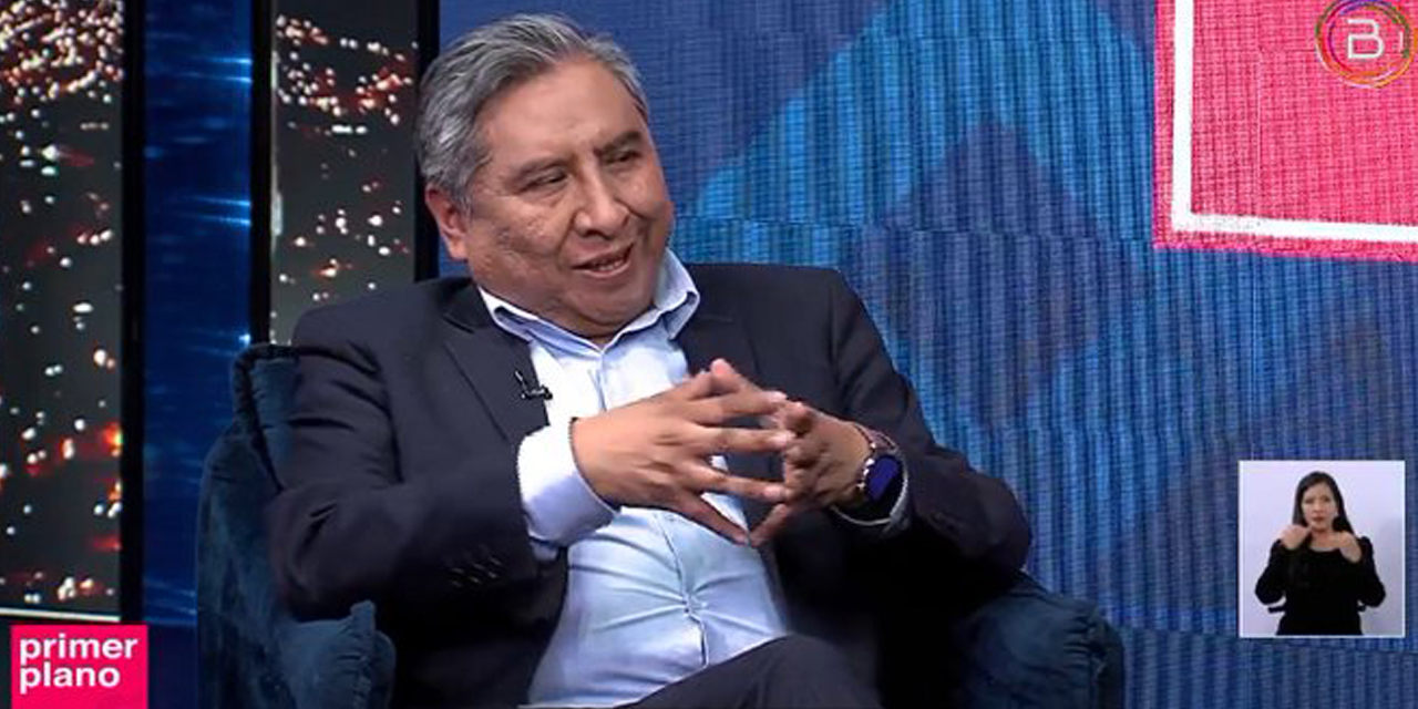 El canciller Rogelio Mayta en el programa Primer Plano de Bolivia Tv