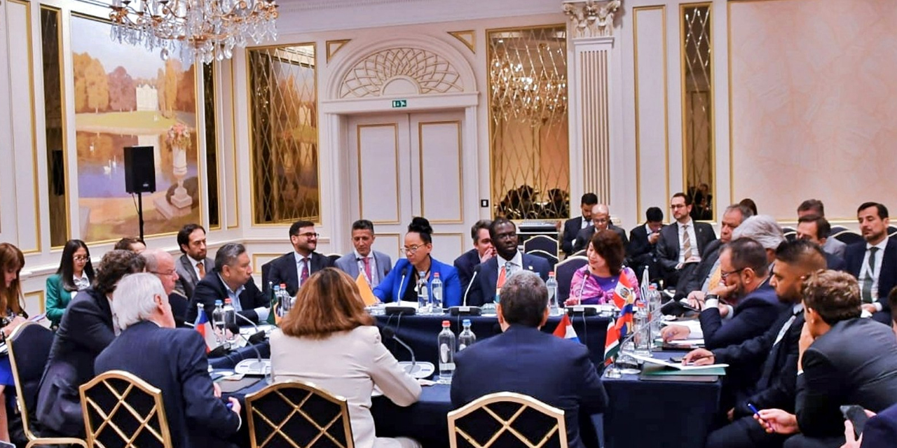 El canciller Rogelio Mayta participa de la Primera Reunión del Grupo de Contacto del Consenso de Brasilia en Bruselas, Bélgica. Foto: Cancillería