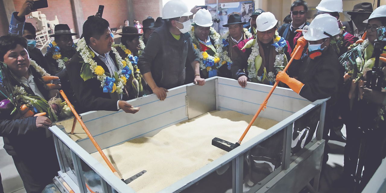 La planta procesadora y acopiadora de quinua en el municipio paceño de Patacamaya.