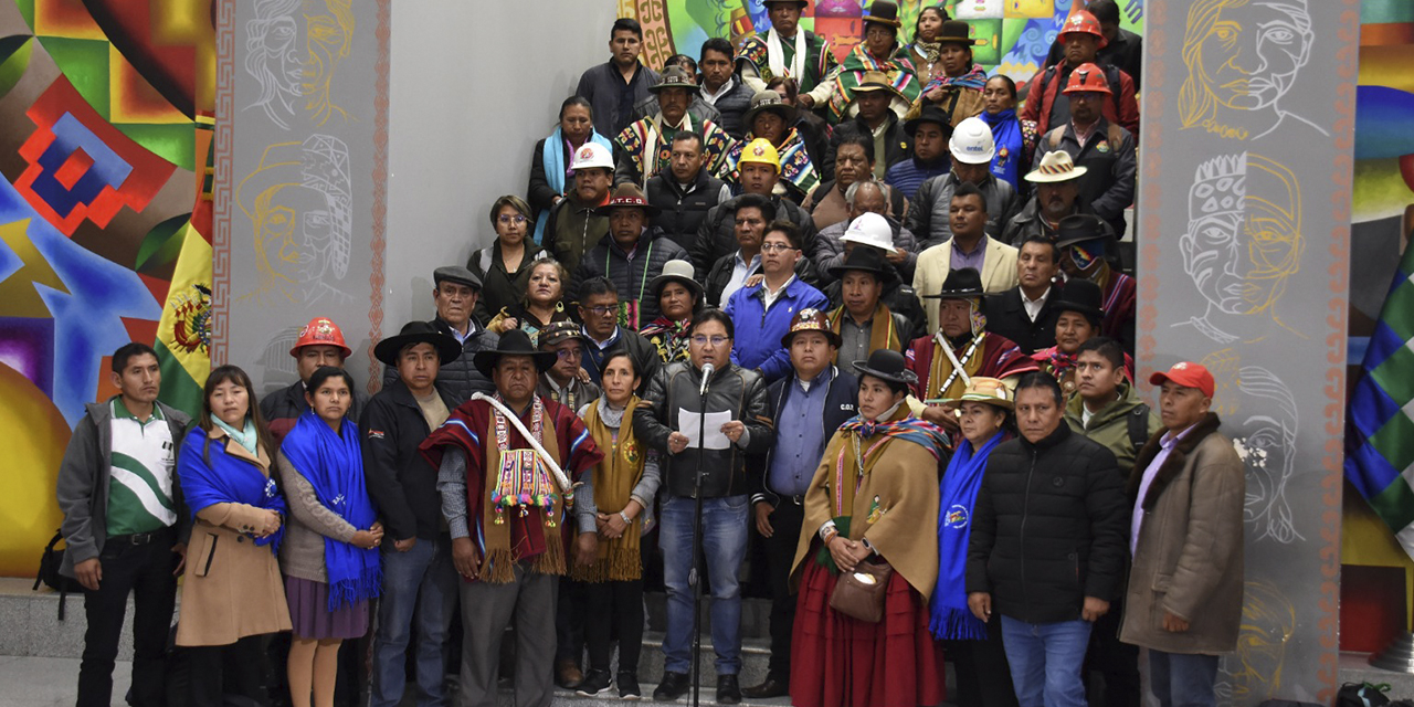 Ejecutivos del Pacto de Unidad y de la COB. (Foto: Gonzalo Jallasi)