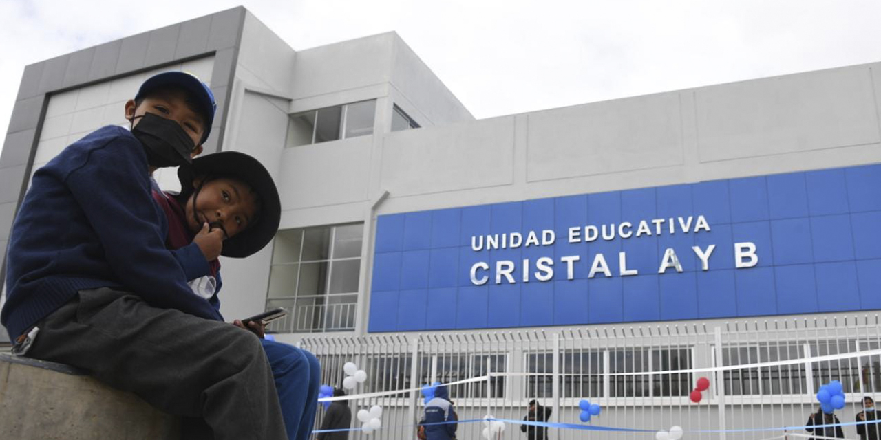 La unidad educativa Cristal A y B, construida en El Alto con el programa Bolivia Cambia. (Foto: UPRE)