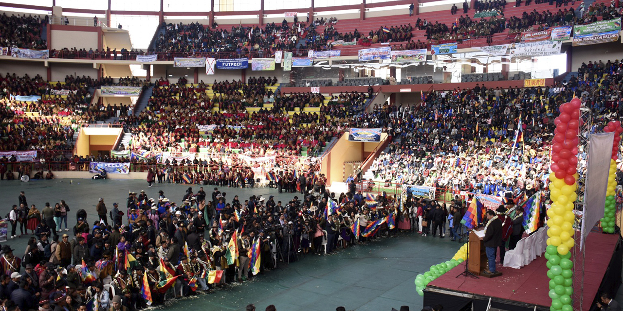 El magno Congreso de la CSUTCB, con la presencia de organizaciones sociales campesinas de todo el país, en la ciudad de El Alto.