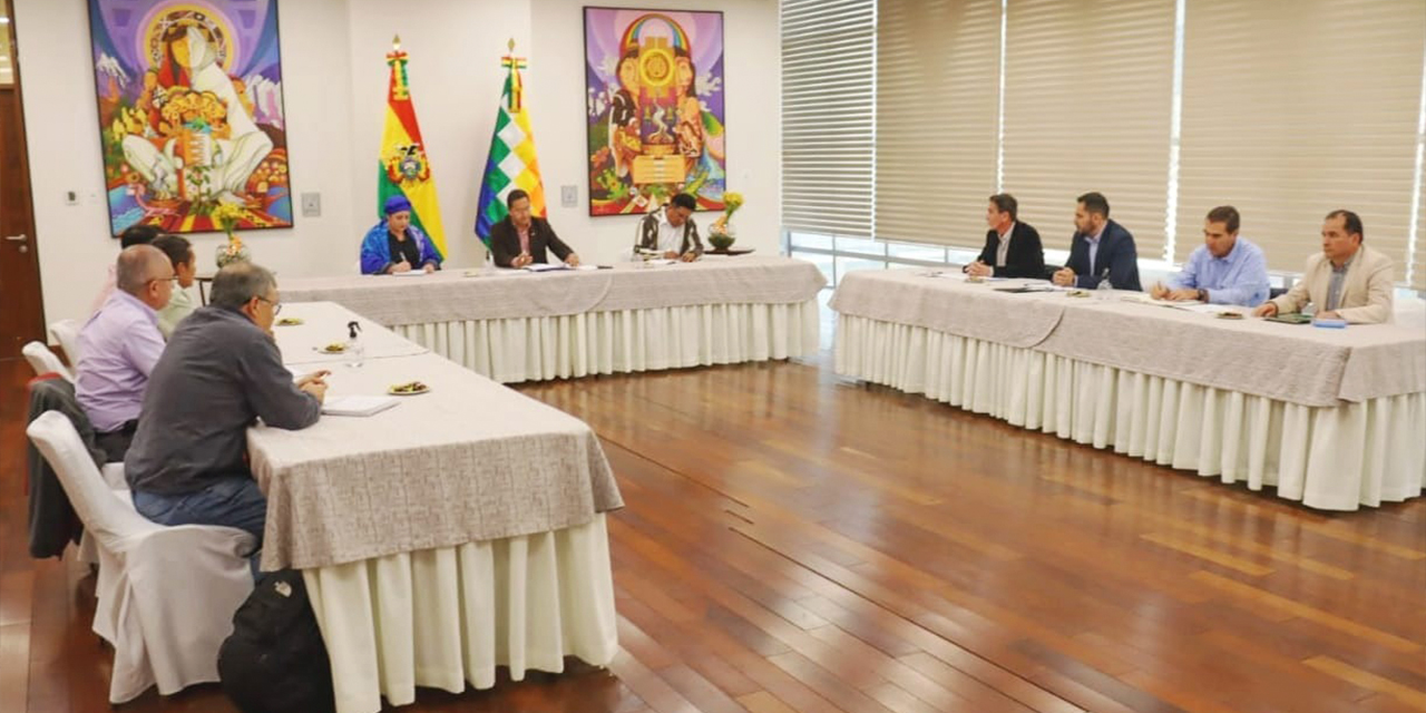 El encuentro tuvo lugar en la Casa Grande del Pueblo, en la ciudad de La Paz. Foto: RRSS