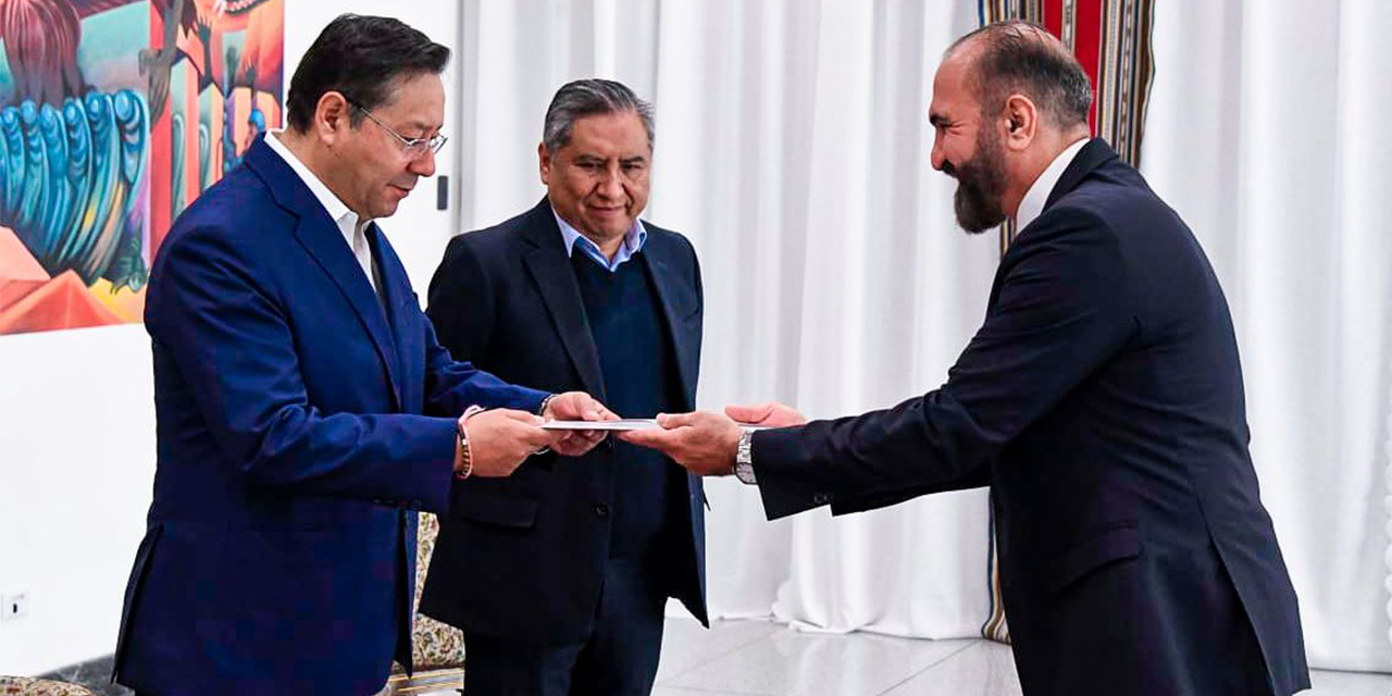 Presidente recibe las cartas credenciales de los embajadores de Irán y Guatemala