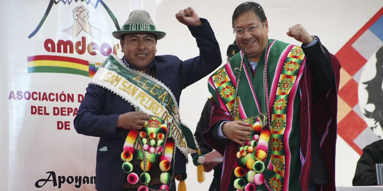 El presidente Luis Arce en el aniversario de la Asociación de Municipios del Departamento de Oruro (Amdeor). 