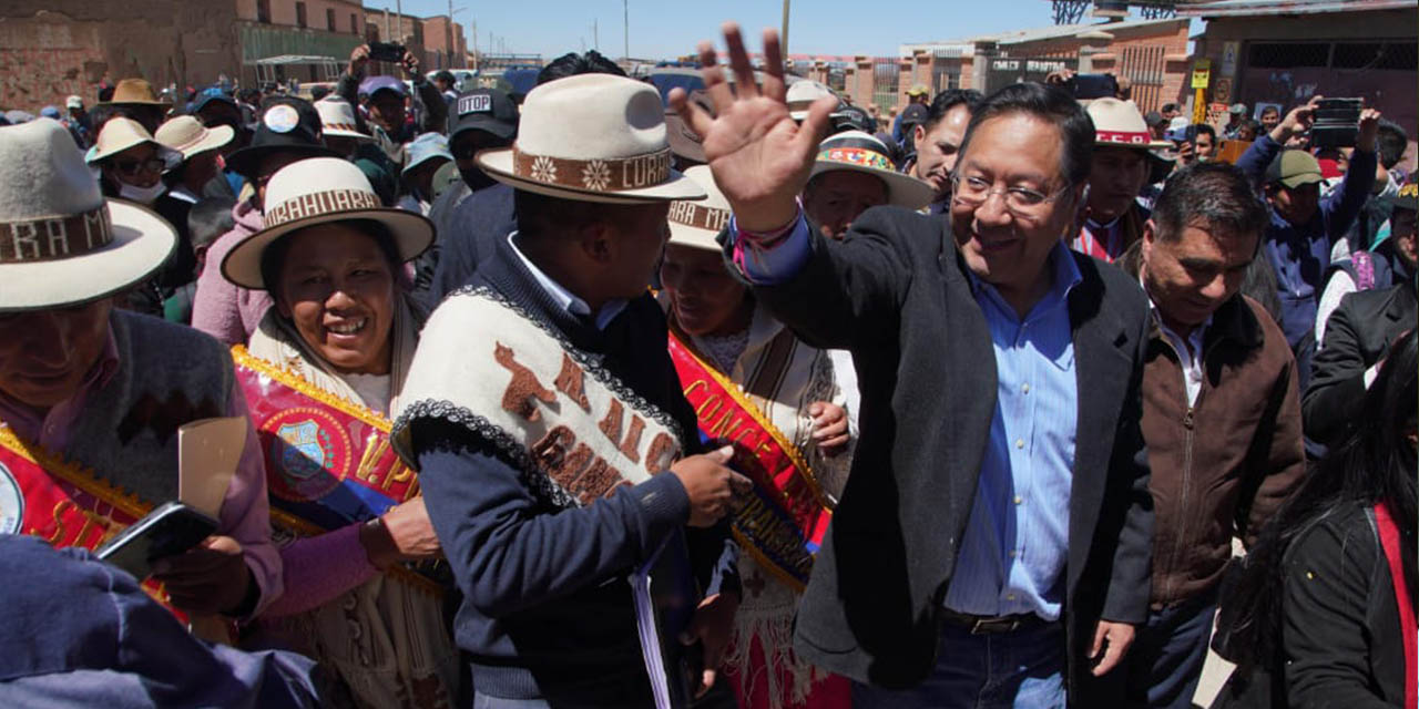 Llegada del presidente Luis Arce al  XXIII aniversario de la Asociación de Municipios del Departamento de Oruro (Amdeor). | Foto: RRSS