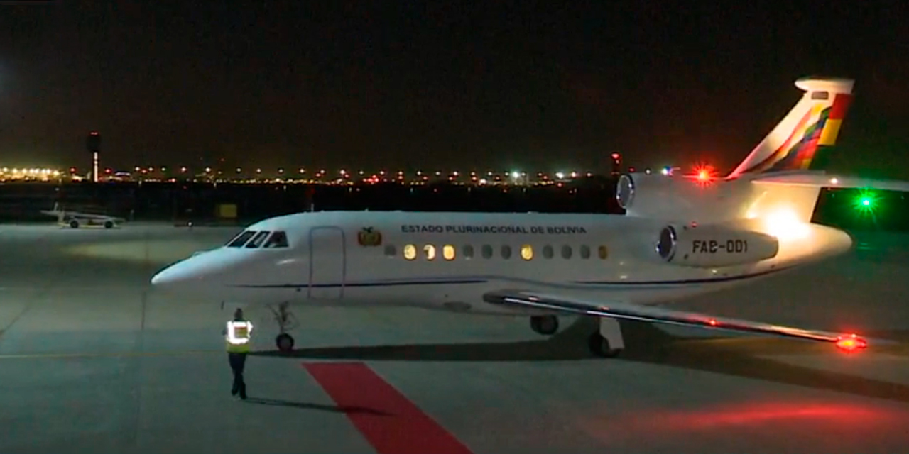 El presidente Luis Arce arribó a Johannesburgo, Sudáfrica, para participar en la Cumbre de los BRICS. Foto: Captura Btv