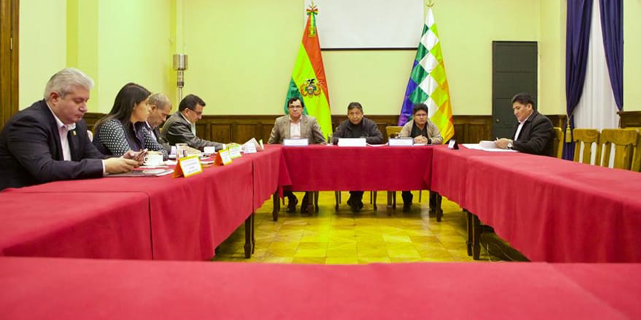 El vicepresidente David Choquehuanca en una reunión con las directivas del Senado y de Diputados y los jefes de bancada, el 29 de mayo. Foto: Facebook Vicepresidencia