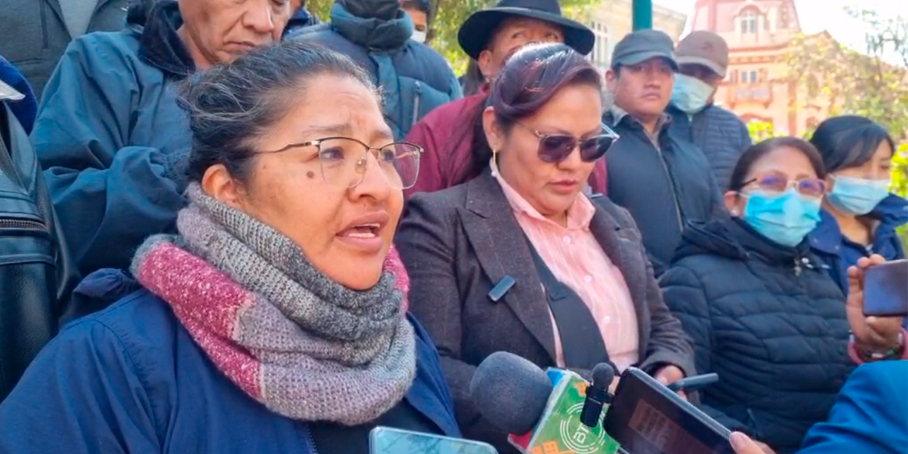 Narda Mita y Roxana Quispe representantes de la Coordinadora Política IPSP. | Foto: Captura RRSS