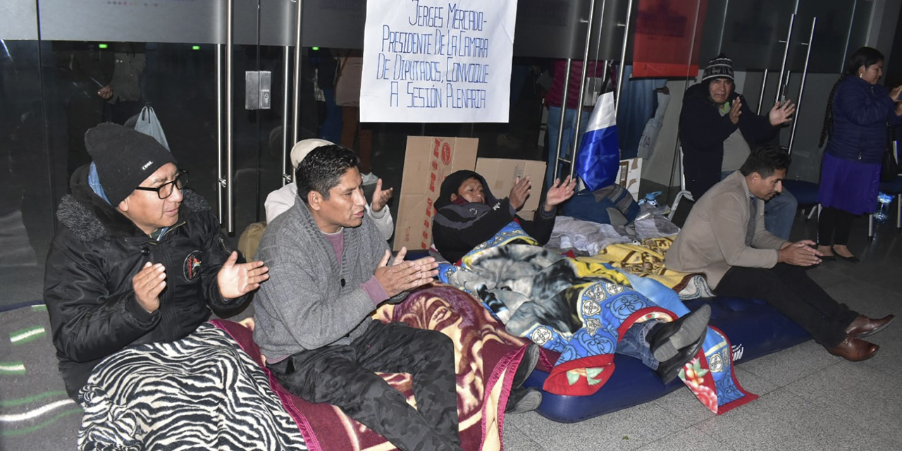 La medida de presión que mantienen los evistas en el Legislativo.