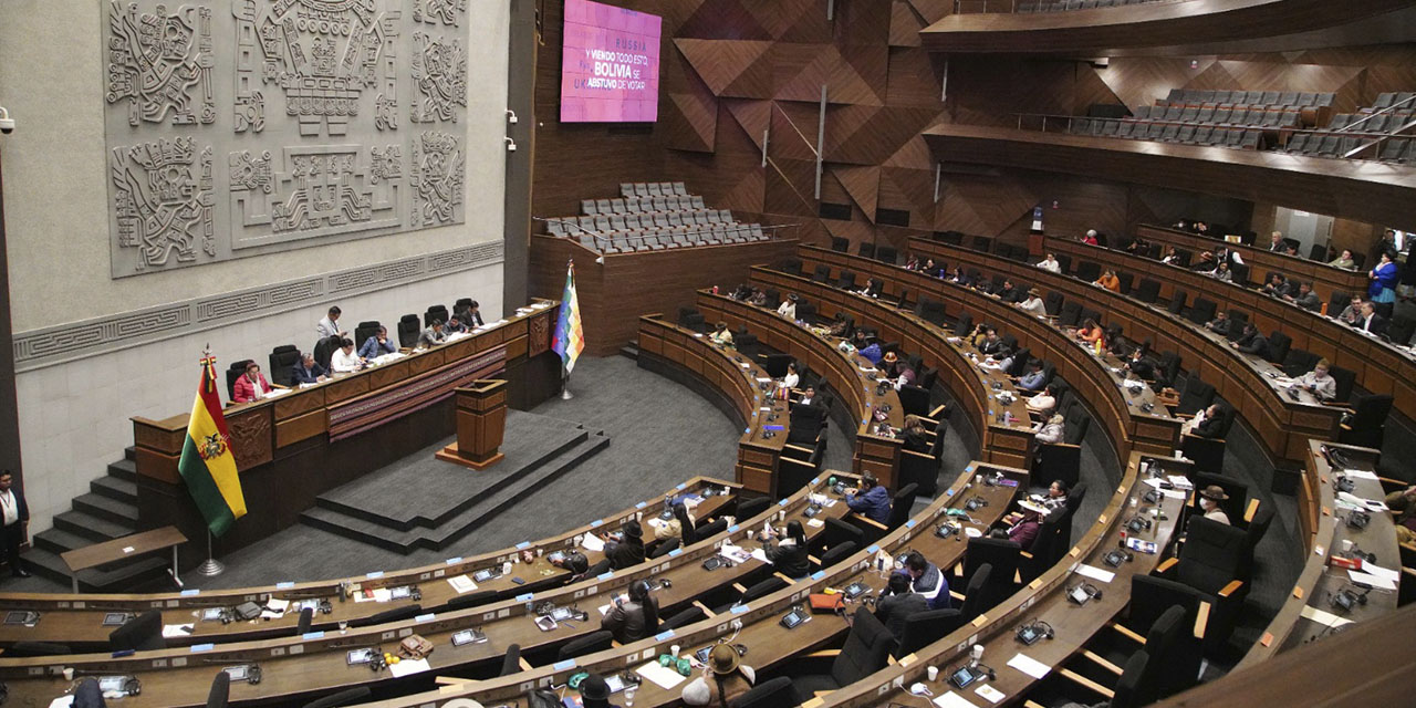 El presidente de la  Cámara de Diputados, Jerges Mercado, con los jefes de bancada. | Foto: Archivo.