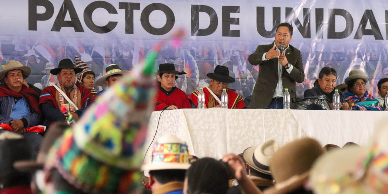 El presidente Luis Arce y el vicepresidente David Choquehuanca en el ampliado del Pacto de Unidad. | Foto: Presidencia