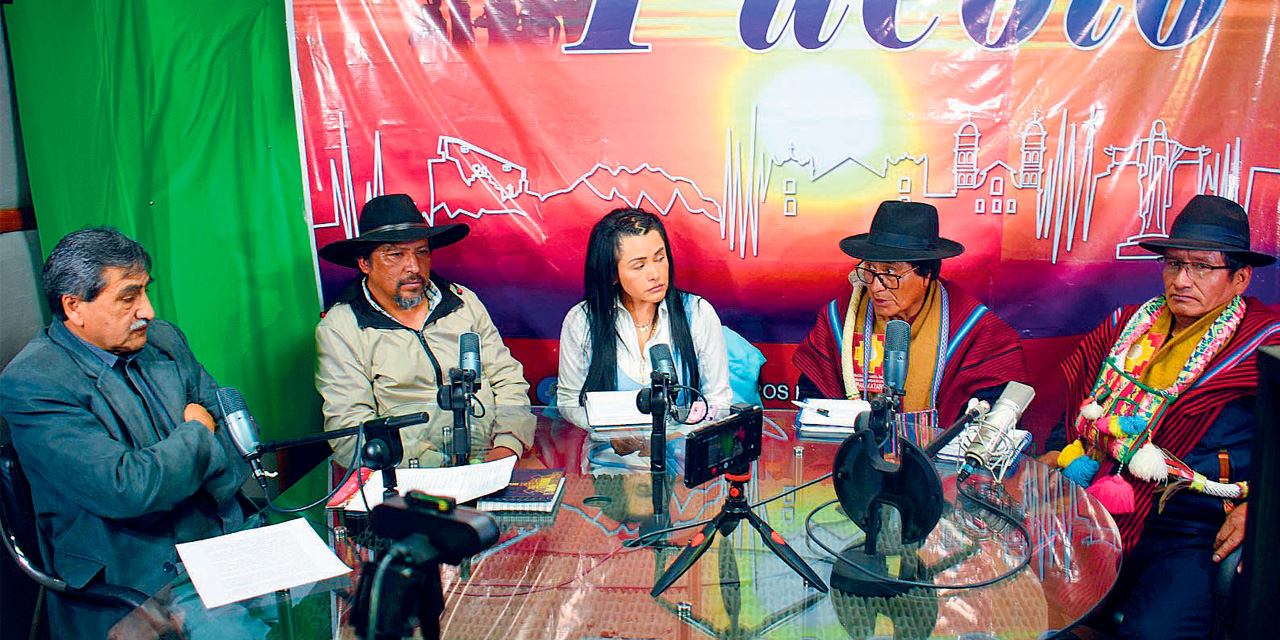 Lorgia Fuentes, Aldo Velásquez, Juan Choquehuanca y Vicente Hinojosa, en el programa ‘Dialogando con el pueblo’. Foto: Gonzalo  Jallasi