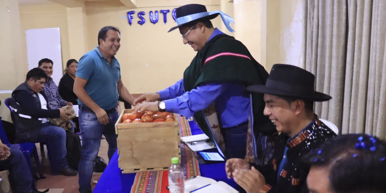 El presidente Luis Arce con la Federación Sindical Única de Trabajadores Campesinos de Cochabamba.