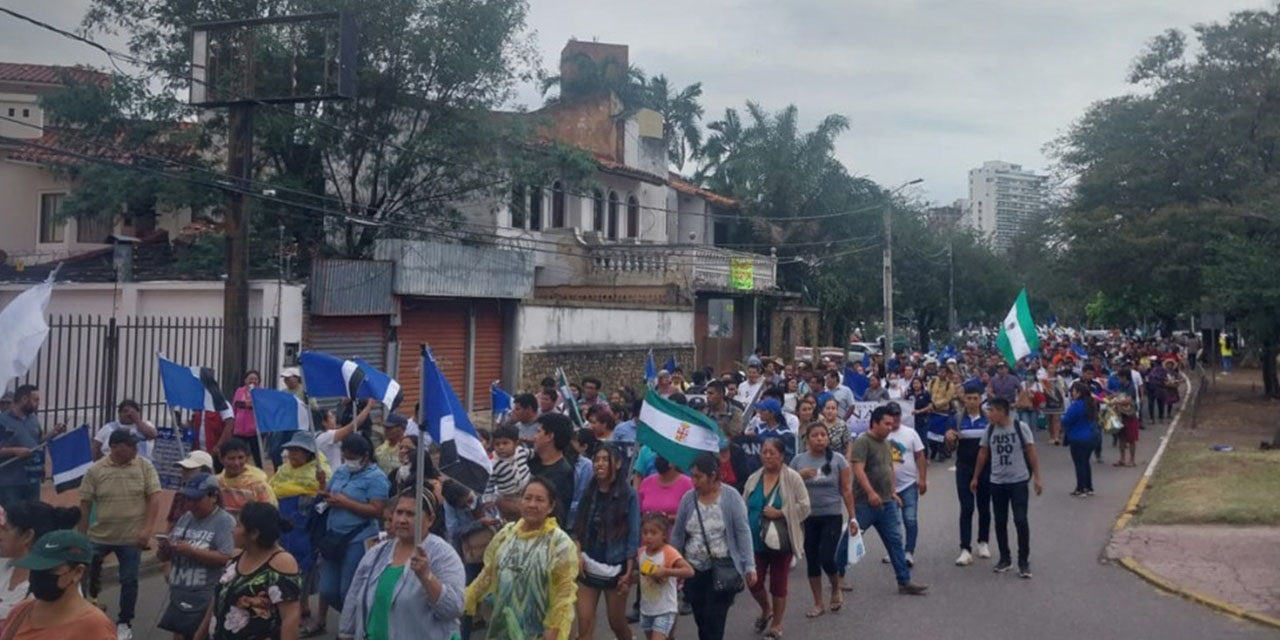 MAS Santa Cruz realiza gran marcha en defensa del Gobierno de Arce