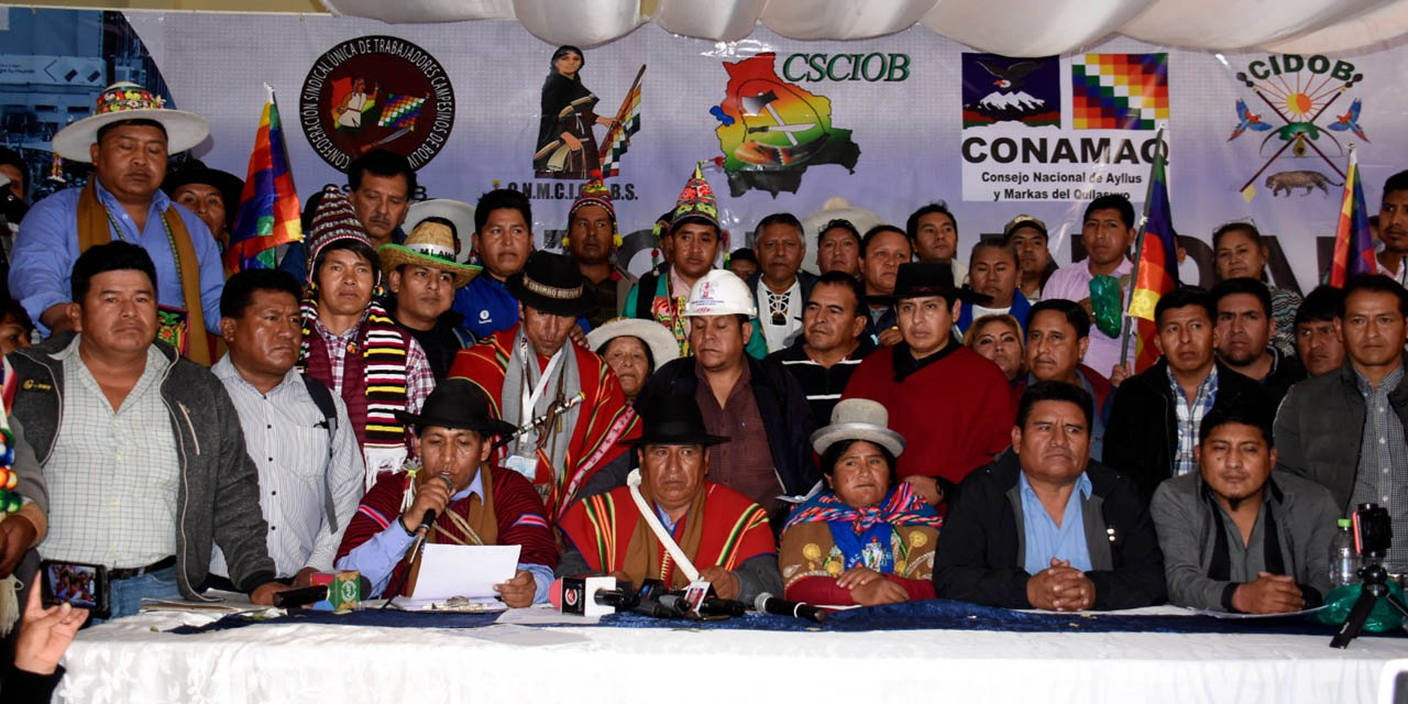 Conclusiones del ampliado de emergencia del Pacto de Unidad, llevado a cabo ayer en la sede de los fabriles, en la ciudad de La Paz. | Foto: Gonzalo Jallasi 