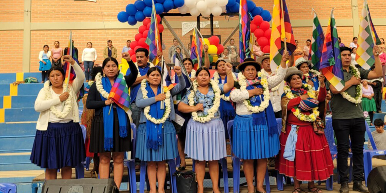 Las representantes de la Federación Departamental de Mujeres Campesinas Indígenas Originarias de Cochabamba "Bartolina Sisa". | Foto: RRSS